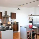 Funky Urban Two Bed Flat In The Heart Of Bristol