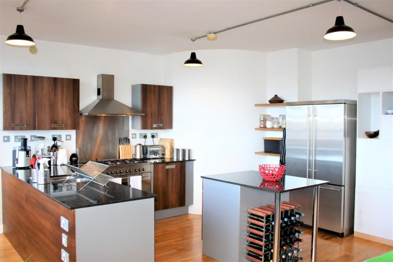 Funky Urban Two Bed Flat In The Heart Of Bristol
