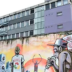 Funky Urban Two Bed Flat In The Heart Of Bristol
