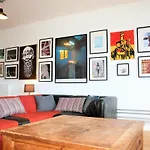 Funky Urban Two Bed Flat In The Heart Of Bristol